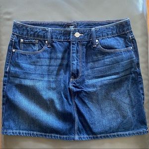 GAP denim skirt. Women’s Size 8. Used- good condition.
